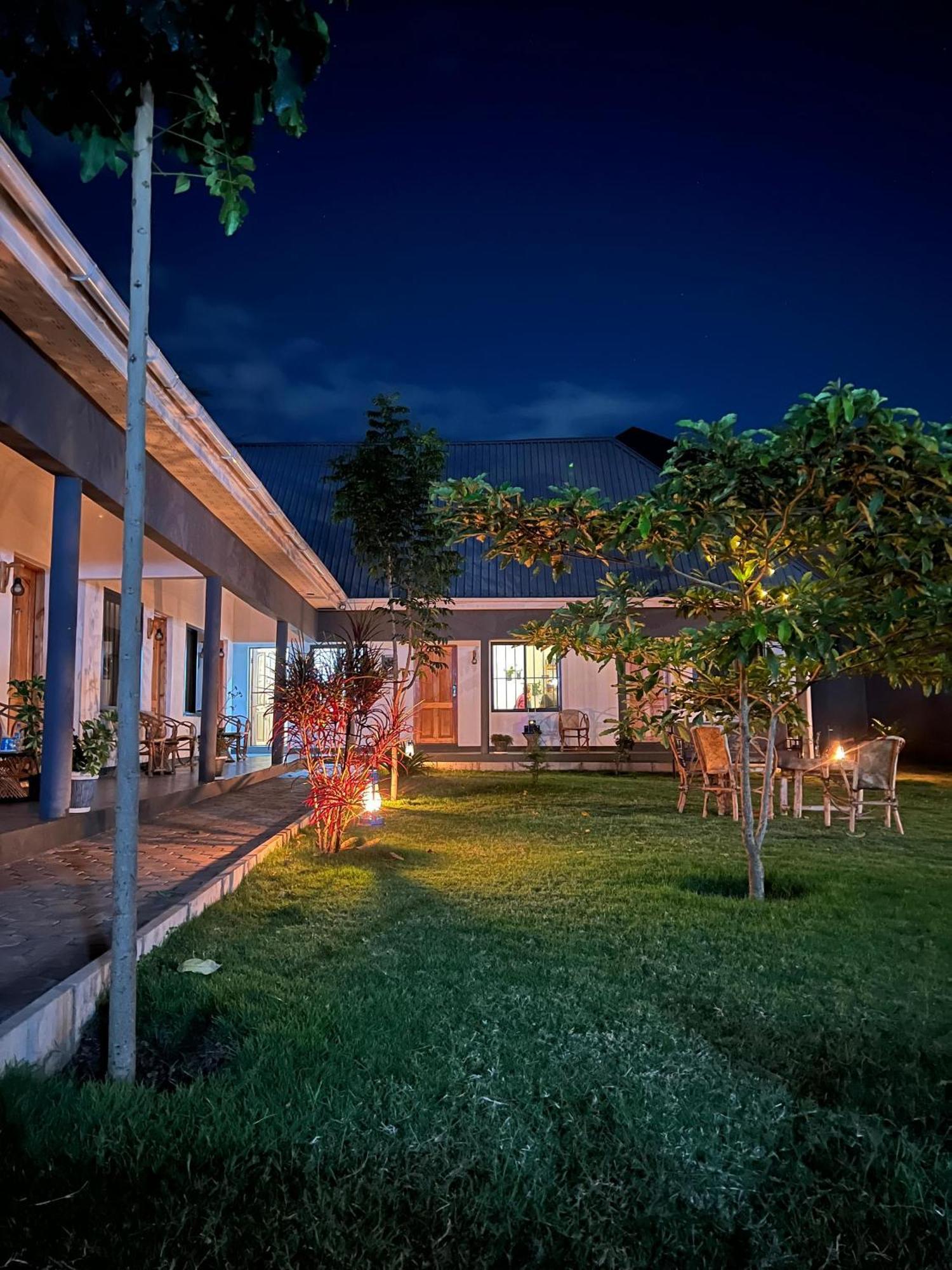 Hakuna Woga Inn Arusha Exteriör bild
